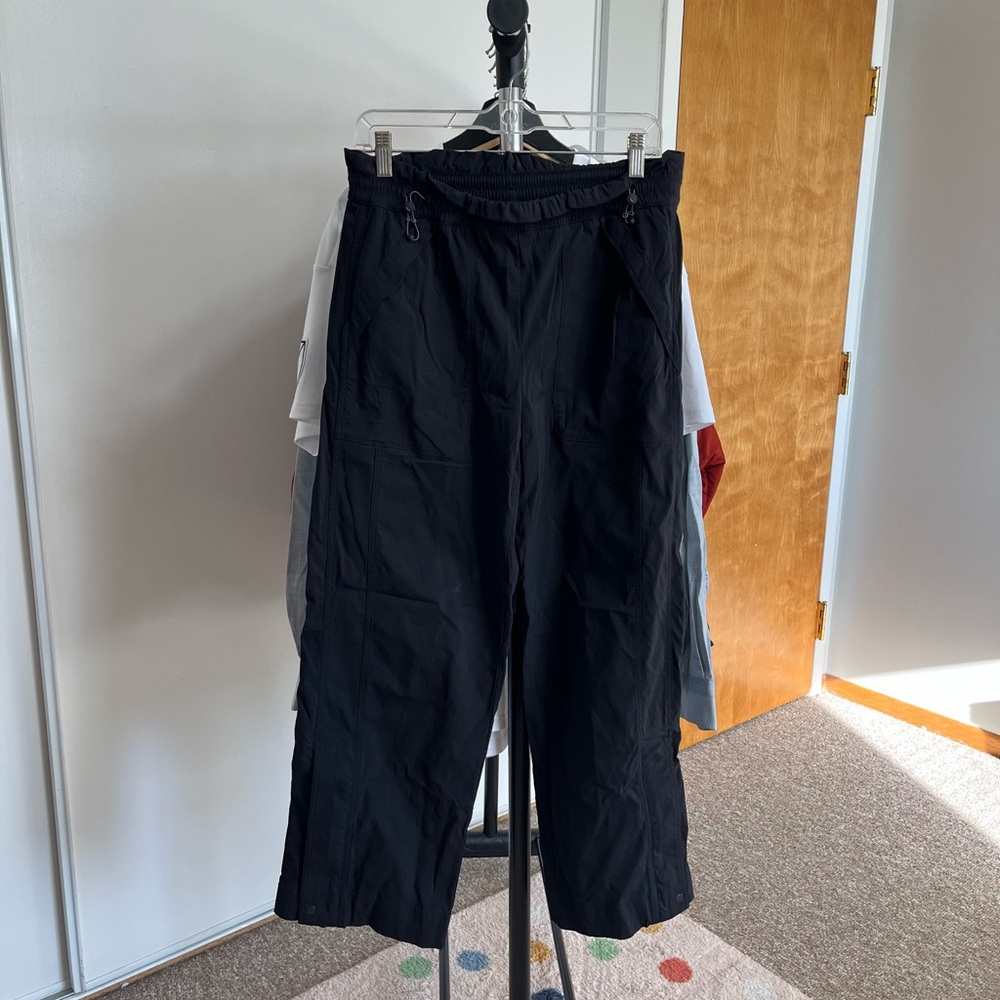 Athleta Women’s Black Cargo Pants